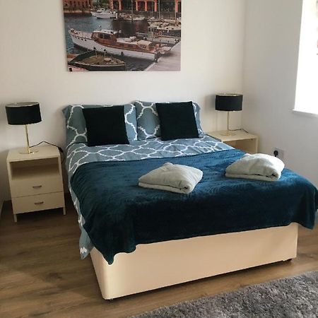Modern 1 Bedroom Flat Perfect For Match Or City Break Liverpool Esterno foto